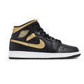 Nike Air Jordan 1 Mid en color negro y oro