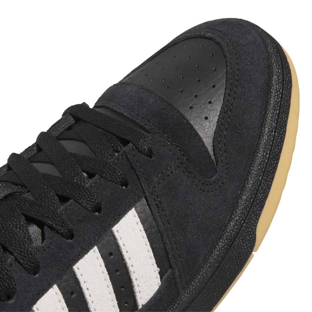 tenis Adidas Break Start Premium Low en color negro con suela de goma.