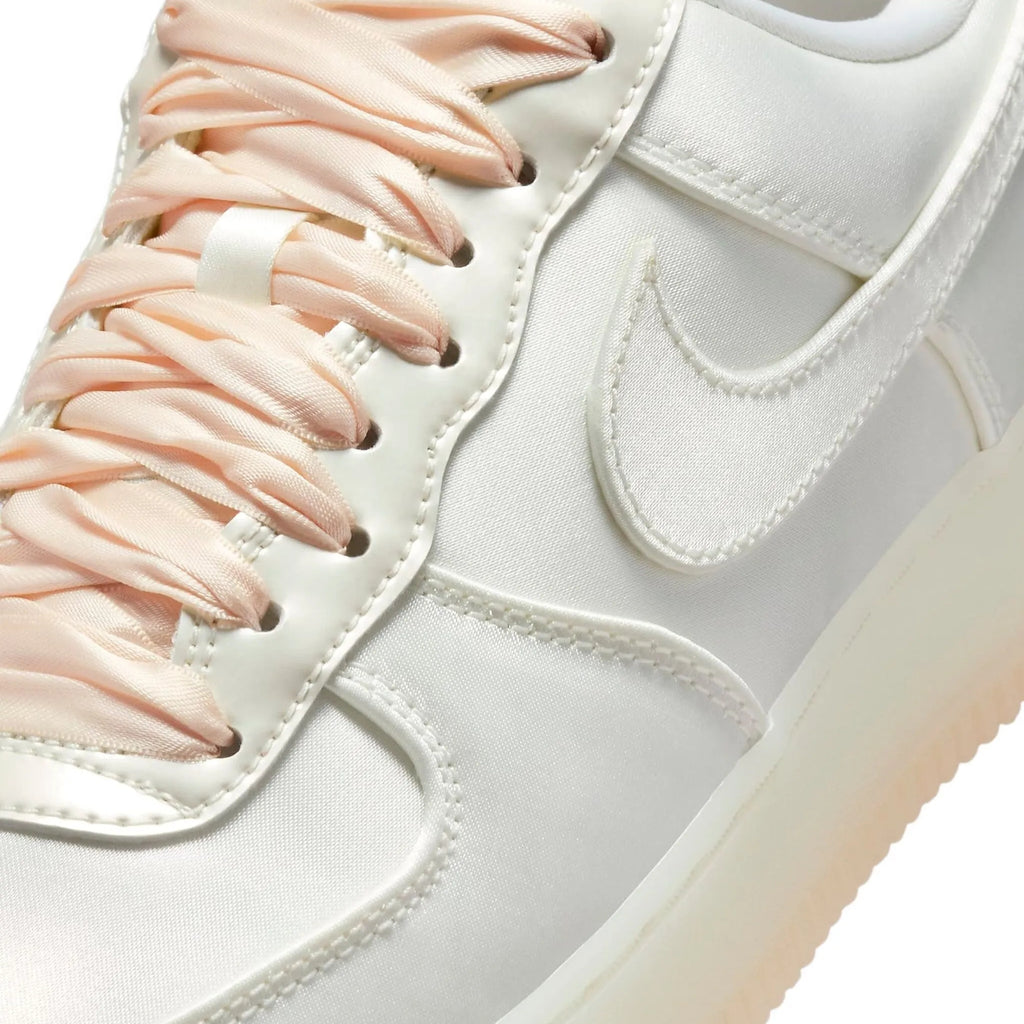Nike WMNS  Air Force 1 '07 LV8