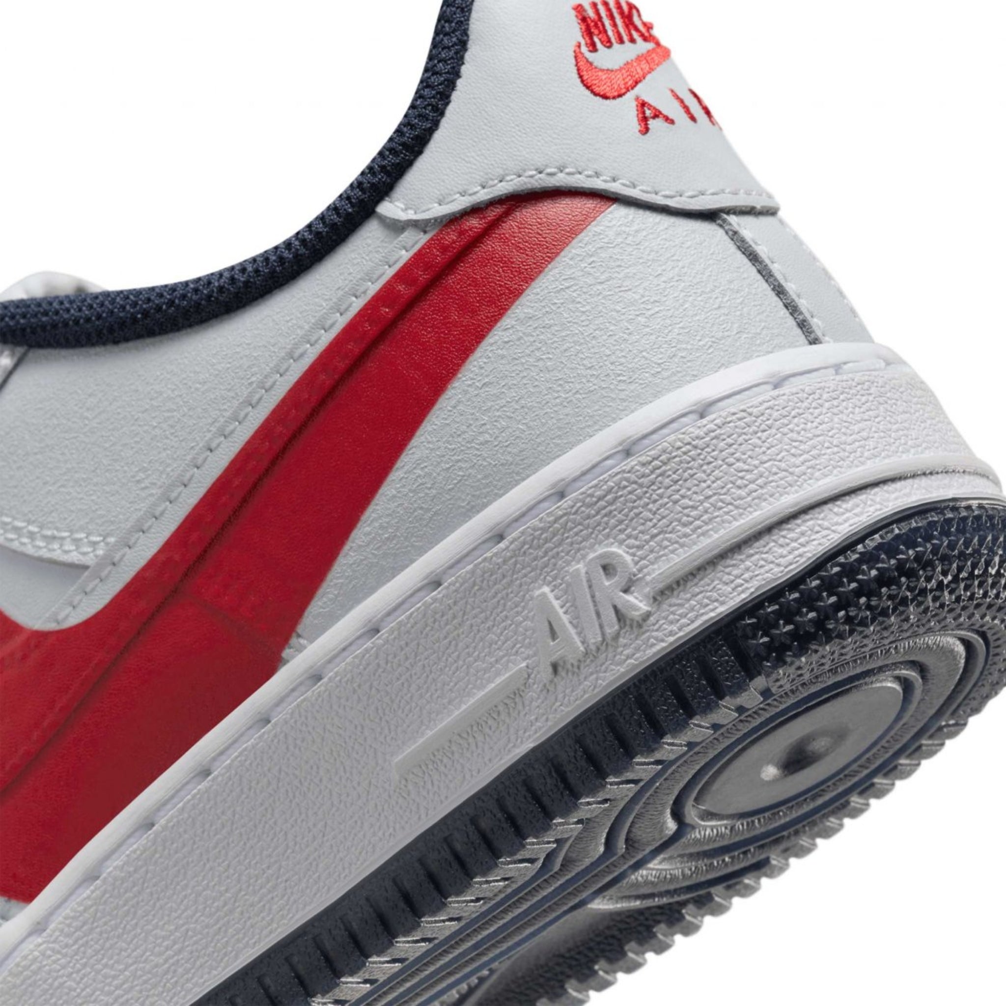 Nike Air Force 1 LV8 4